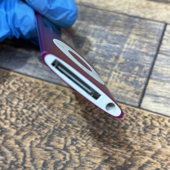 Apple iPod nano 4th Generation Purple 8GB Model:A1285 W/ Bundle Cable & Adapter - Picture 4 of 5